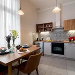 beHAPPY APARTMENTS